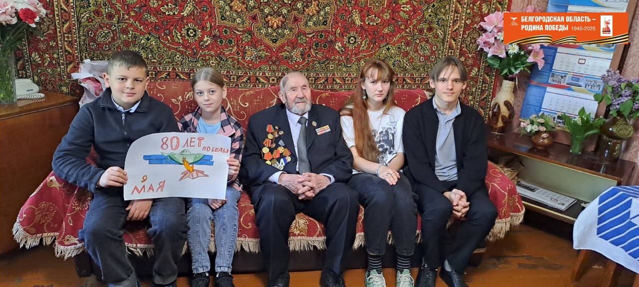 Несмотря на то, что праздник прошёл, у нас остались замечательные фотографии с мероприятий, посвящённых Великой Победе..