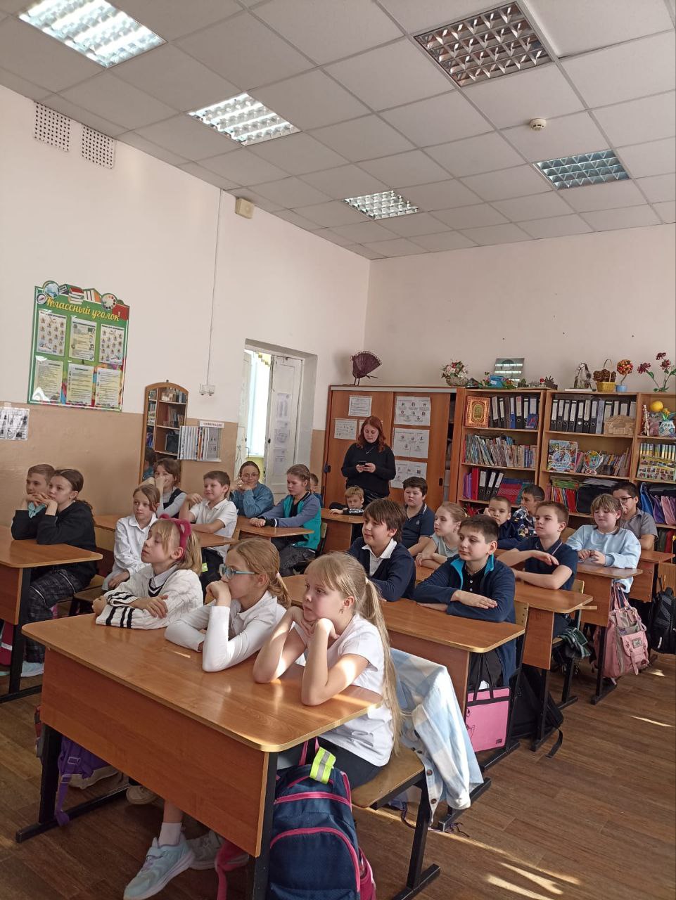 Занятия по безопасности и оказанию первой помощи для учеников 4 «А» и 4 «Б» классов. Занятия по безопасности и оказанию первой помощи для учеников 4 «А» и 4 «Б» классов..