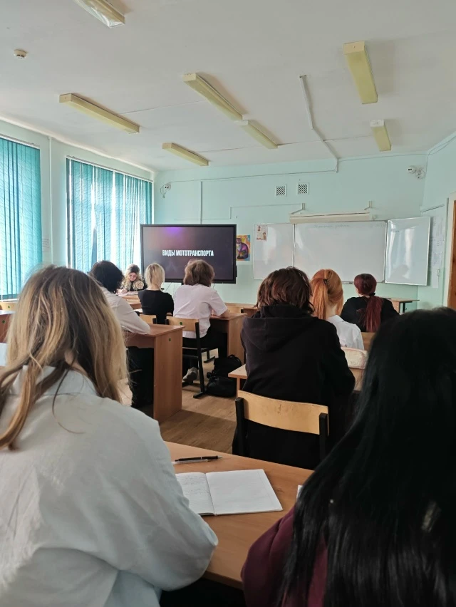 В школе прошли классные часы по безопасности на дорогах В школе прошли классные часы по безопасности на дорогах.